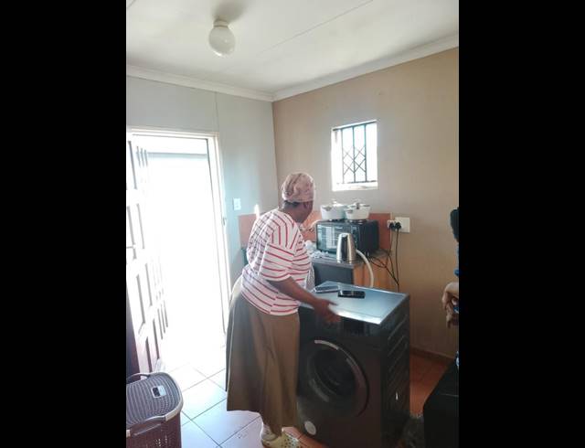 2 BEDROOM HOUSE FOR SALE IN WINDMILL PARK EXT